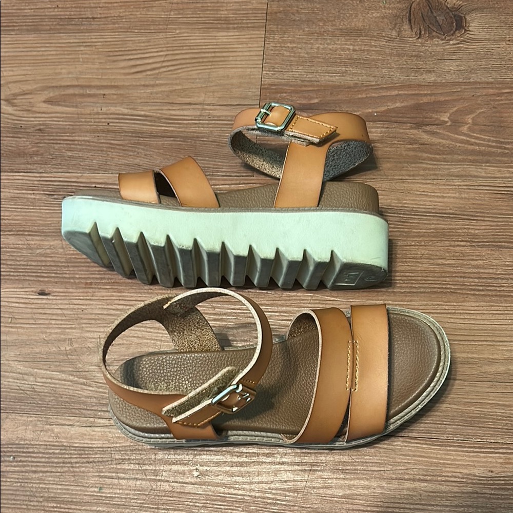 Great condition - MIA Kids - Tan Leather Girls Sandals